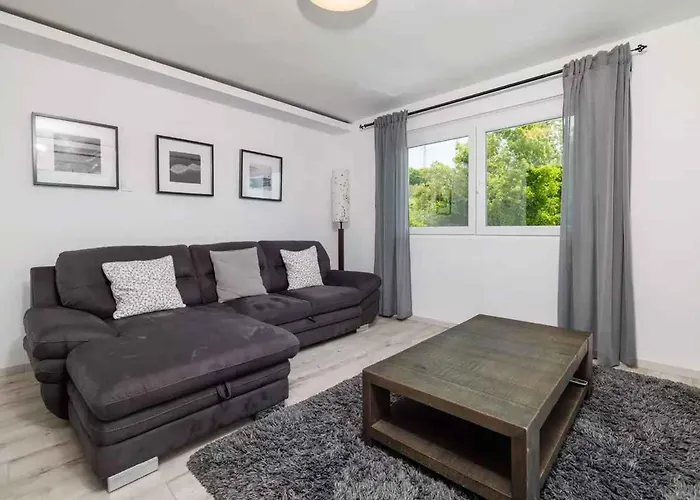 Apartment In 39059