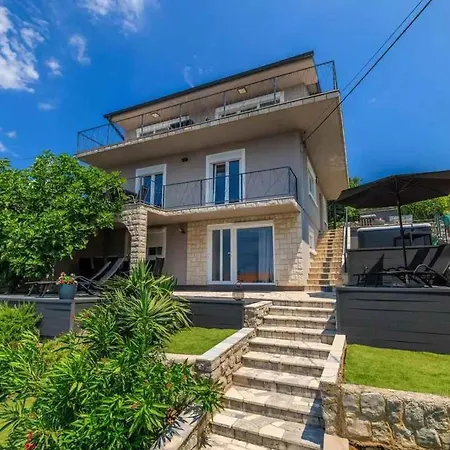 Apartmán In 39059 *